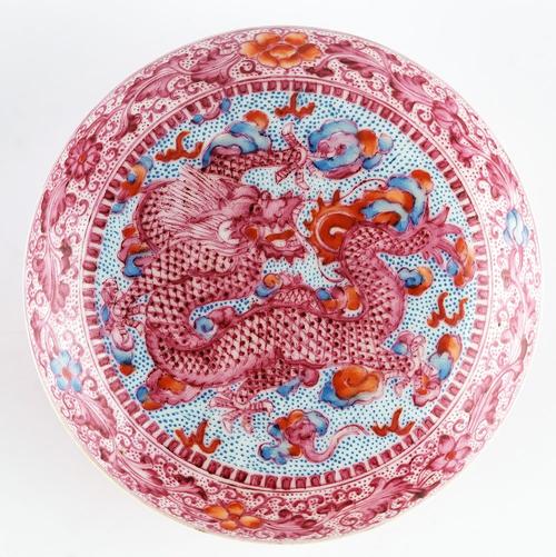 A CHINESE PORCELAIN SHALLOW BOX AND COVER