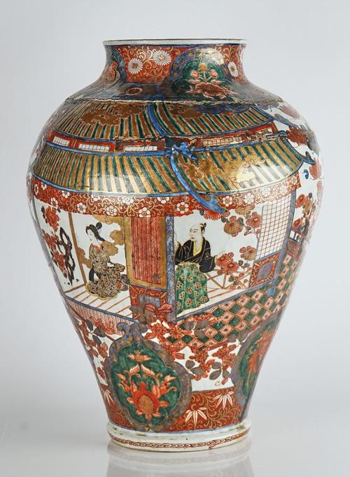 A large Japanese Imari vase