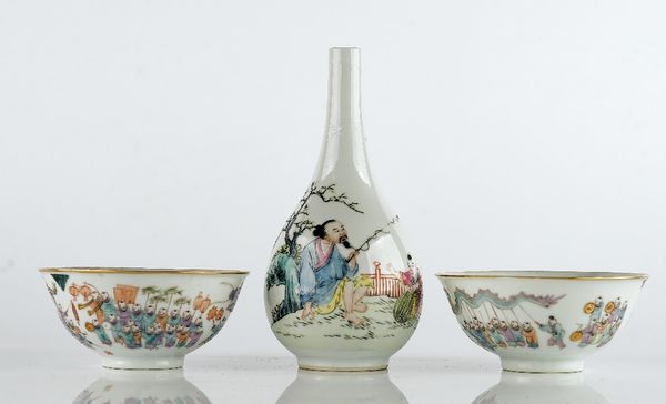 A Chinese famille- rose pear shaped vase