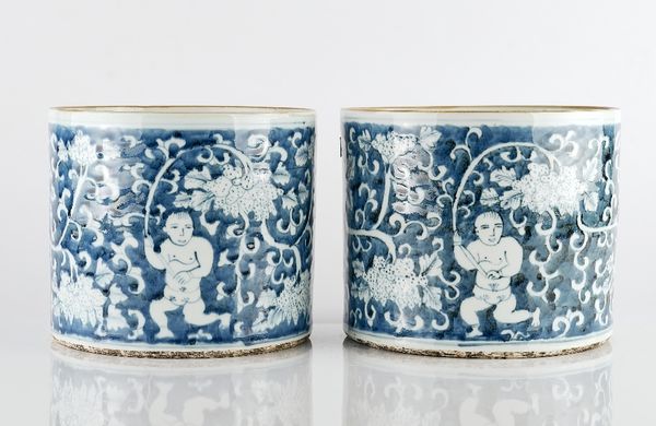 A PAIR OF LARGE CHINESE KANGXI STYLE BLUE AND WHITE BRUSH POTS