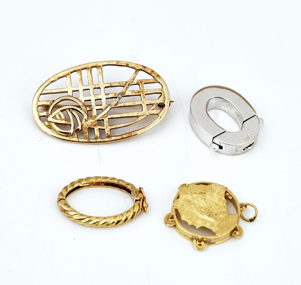 A 9ct gold brooch and three further items (4)