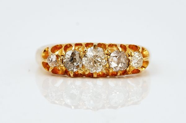 A VICTORIAN 18CT GOLD AND DIAMOND SET FIVE STONE RING
