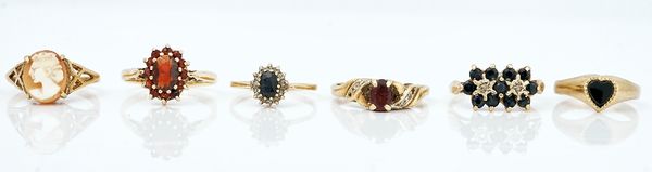 A 9ct gold and garnet set oval cluster ring and five further 9ct gold rings (6)