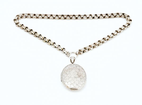 A Victorian oval pendant locket, with a collar neckchain (2)