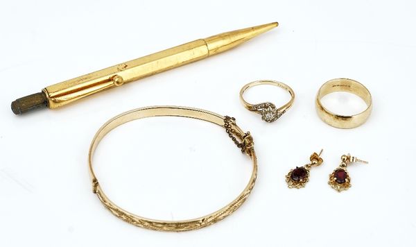 Two 9ct gold rings and three further items (5)