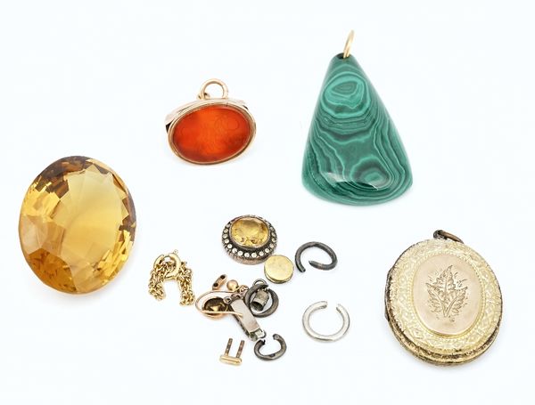 A gold and cornelian fob seal and further jewellery (qty)