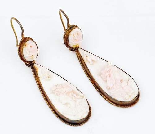 A pair of gold mounted pink shell pendant earrings (2)