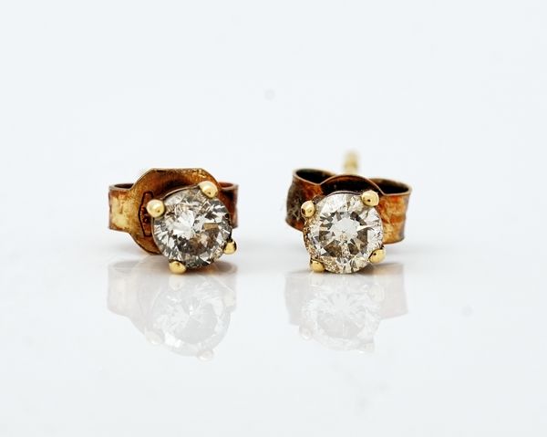 A pair of diamond single stone earstuds