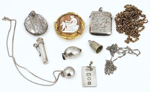 A cameo brooch and nine further items (10)