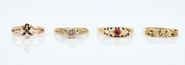 Four gold and gemstone set rings (4)