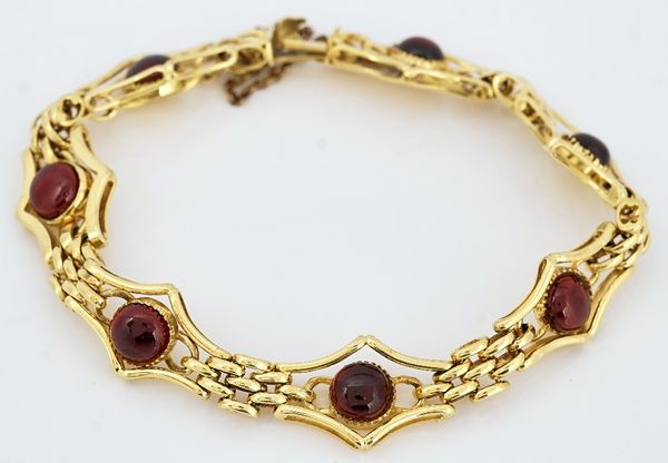 A gold and carbuncle garnet bracelet