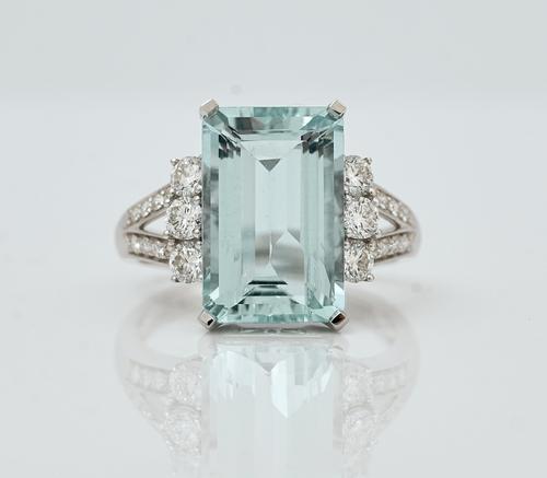 An 18ct white gold, aquamarine and diamond set ring
