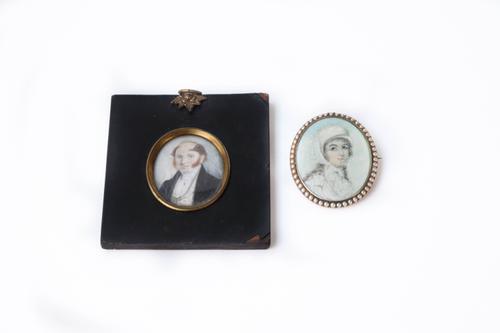 A PORTRAIT MINIATURE OF A YOUNG LADY (2)