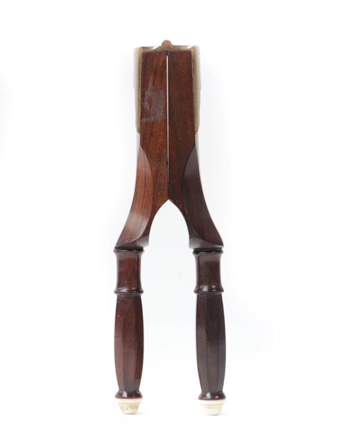 A rosewood 'press'/'squeezer'