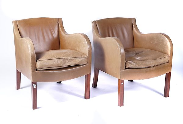 A PAIR OF 20TH CENTURY BUFF LEATHER UPHOLSTERED EASY ARMCHAIRS (2)