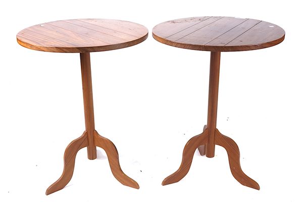 A PAIR OF MODERN TEAK CIRCULAR TRIPOD OCCASIONAL TABLES (2)