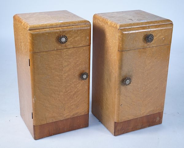 A PAIR OF MID-20TH CENTURY BIRD’S EYE MAPLE BEDSIDE CABINETS