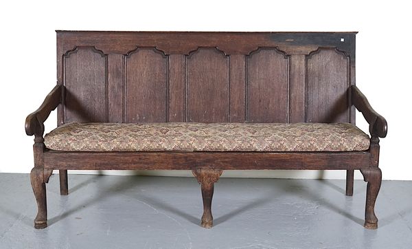 AN 18TH CENTURY OAK FIVE PANEL BACK OPEN ARM SETTLE