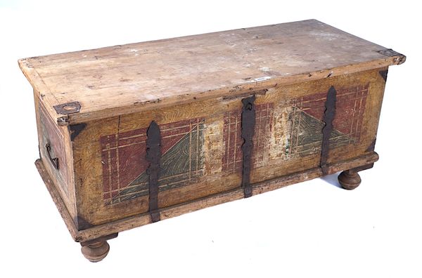 AN 18TH CENTURY POLYCHROME PAINTED RECTANGULAR LIFT TOP PINE TRUNK