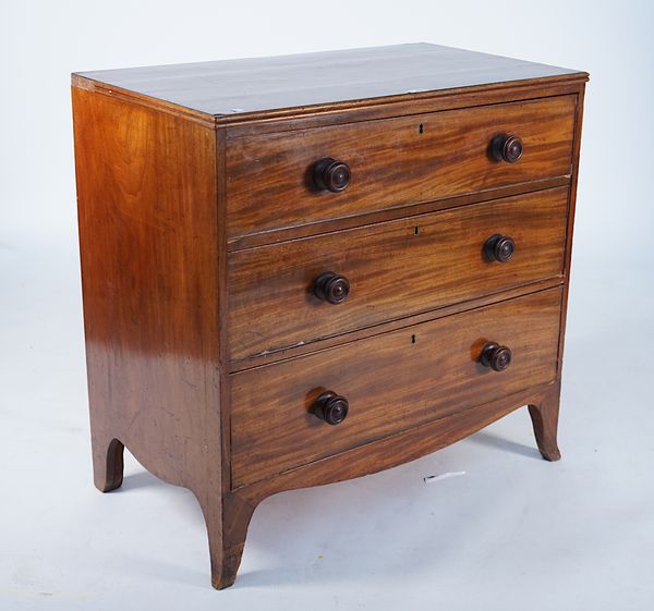 A GEORGE III MAHOGANY CHEST OF DRAWERS