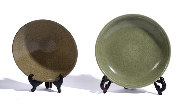 A CHINESE CELADON GLAZED DISH AND A BOWL (2)