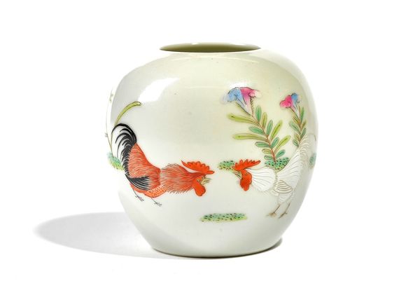 A SMALL CHINESE FAMILLE ROSE OVOID VASE