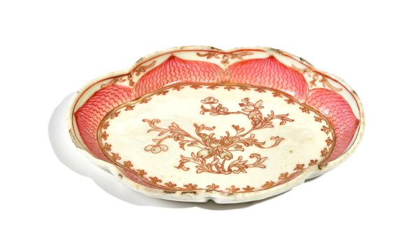 A CHINESE EXPORT FAMILLE-ROSE SPOON TRAY