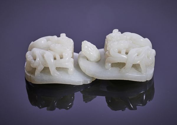 A CHINESE WHITE JADE BELT BUCKLE