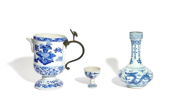 THREE PIECES OF CHINESE BLUE AND WHITE PORCELAIN (3)