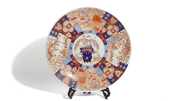 A JAPANESE IMARI CHARGER