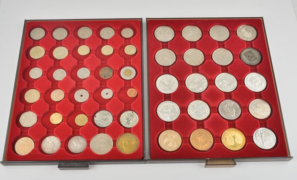 A COLLECTION OF FOREIGN AND COMMEMORATIVE COINS AND MEDALLIONS