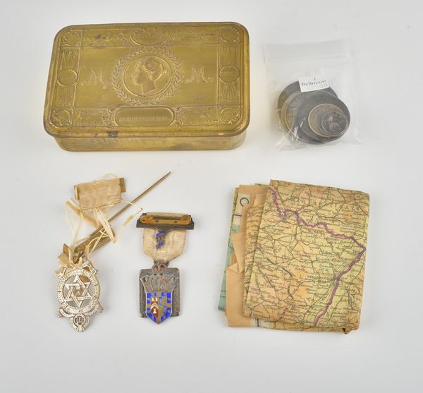 A GROUP OF COINS AND FURTHER ITEMS (11)