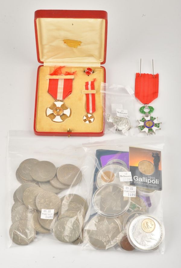 AN ITALIAN ORDER OF THE CROWN WITH A DRESS MINIATURE AND FURTHER ITEMS (QTY)