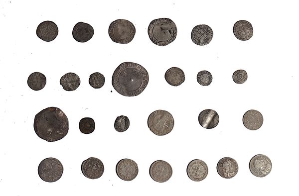 A GROUP OF ENGLISH LATE TUDOR AND STUART HAMMERED SILVERED COINS AND A FEW CHARLES II MILLED SILVER ISSUES (QTY)