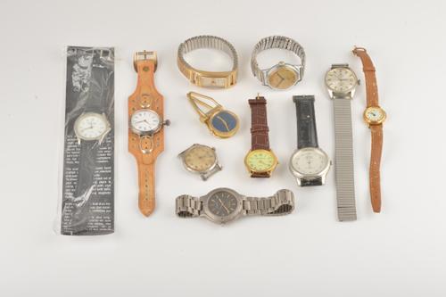 A WALTHAM GILT METAL RECTANGULAR  CASED GENTLEMAN'S WRISTWATCH AND TEN FURTHER WRISTWATCHES (11)