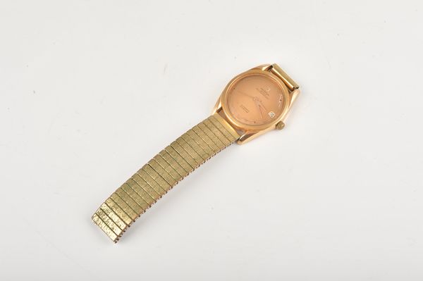 A UNIVERSAL AUTOMATIC GOLD CASED GENTLEMAN'S WRISTWATCH