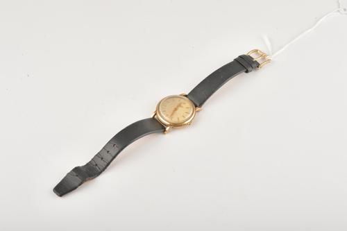 A LONGINES 9CT GOLD CIRCULAR CASED GENTLEMAN'S WRISTWATCH