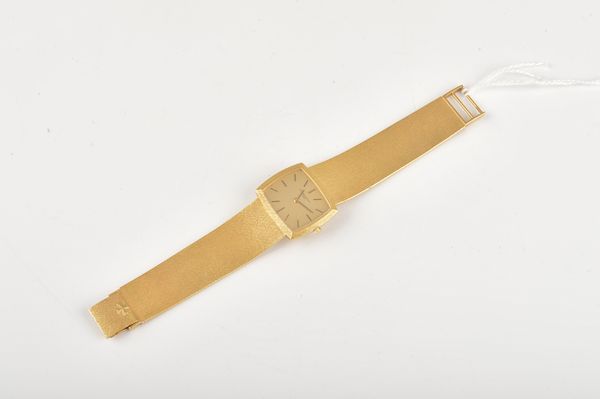 VACHERON CONSTANTIN: 18CT GOLD MANUAL WIND WRISTWATCH