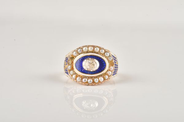A GOLD, DIAMOND AND HALF PEARL SET AND ENAMELLED MOURNING RING
