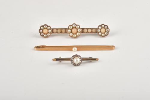 THREE GOLD AND CULTURED PEARL SET BAR BROOCHES
