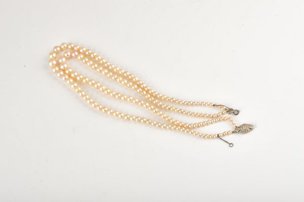 A TWO ROW NECKLACE OF CULTURED PEARLS