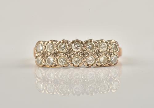 AN 18CT GOLD AND DIAMOND RING