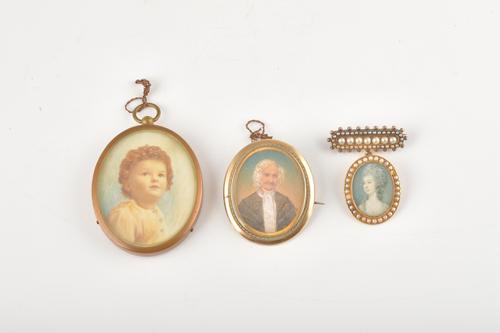 THREE PORTRAIT MINIATURES AND AN ASSOCIATED BAR BROOCH (4)