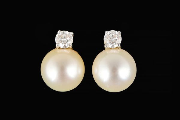 A PAIR OF 18CT WHITE GOLD, DIAMOND AND CULTURED PEARL EARSTUDS (2)