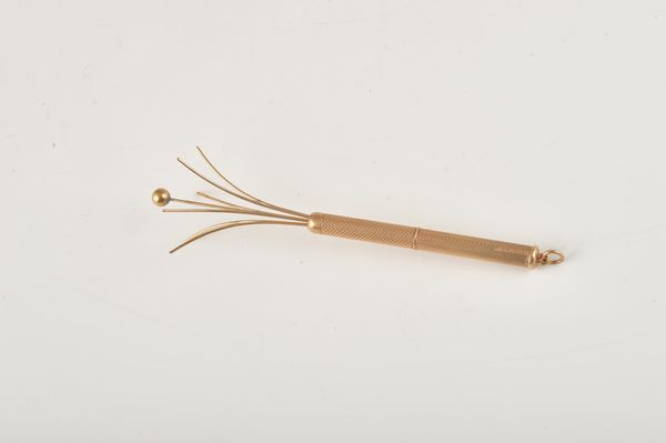A 9CT GOLD PROPELLING SWIZZLE STICK
