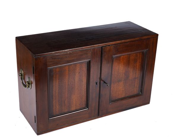 AN EARLY 19TH CENTURY MAHOGANY TWO DOOR TRAVELLING BOX