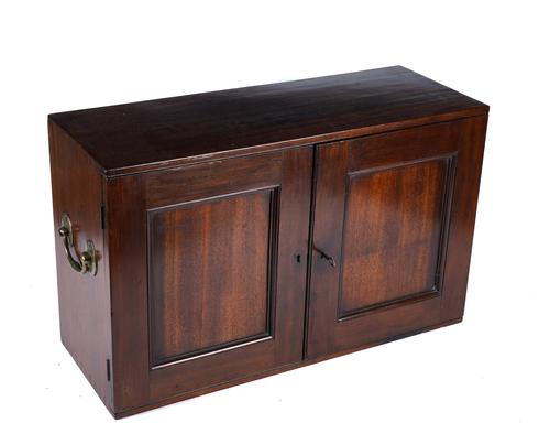 AN EARLY 19TH CENTURY MAHOGANY TWO DOOR TRAVELLING BOX