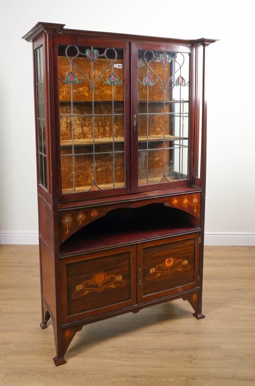 AN ART NOUVEAU PEWTER, BRASS AND FLORAL MARQUETRY INLAID MAHOGANY DISPLAY CABINET CUPBOARD WITH LEADED COLOURED GLASS DOORS