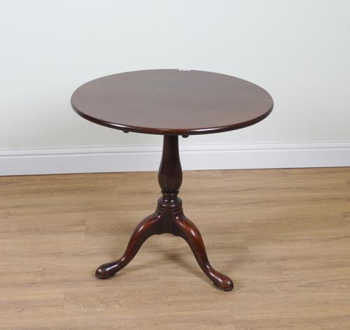 A MID 18TH CENTURY CIRCULAR MAHOGANY SNAP TOP OCCASIONAL TABLE ON TRIPOD BASE