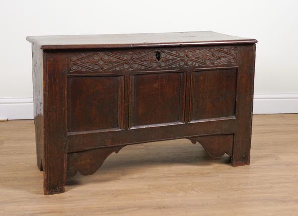 A 17TH CENTURY OAK COFFER